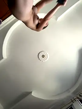 Snapshot of emiss_ chatting on October 9, 2025, 1:33 pm emiss online show from October 9, 2025, 1:33 pm