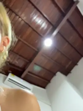 Snapshot of emiss_ chatting on December 14, 2025, 4:23 pm emiss online show from December 14, 2025, 4:23 pm