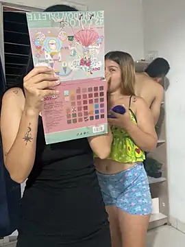 Snapshot of royalgirls_x chatting on October 9, 2025, 1:39 am royalgirls x online show from October 9, 2025, 1:39 am