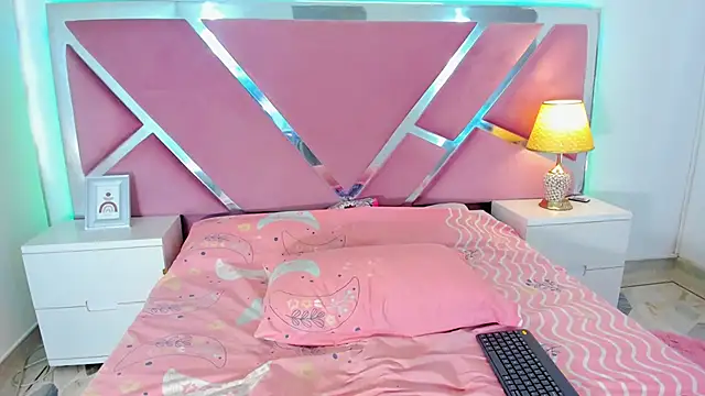 samanthaevans4 online show from November 21, 2025, 7:57 pm