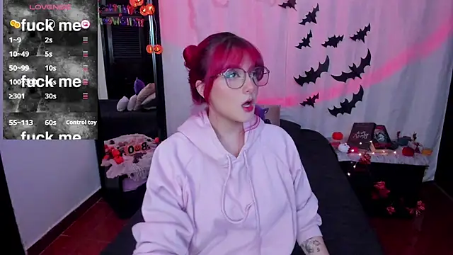 Snapshot of Dafne_Moon chatting on October 18, 2025, 5:53 am Dafne Moon online show from October 18, 2025, 5:53 am