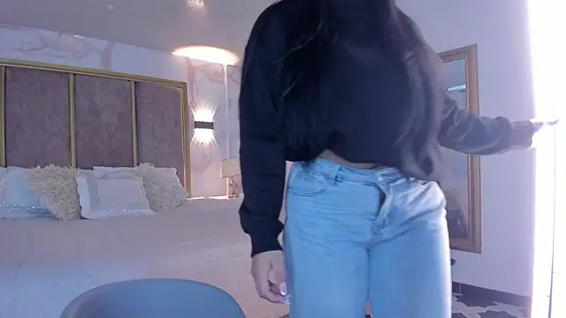 PaulinaDuarte online show from June 6, 2026, 11:37 am