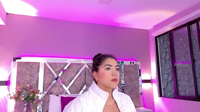 Snapshot of PaulinaDuarte chatting on August 1, 2026, 10:57 am PaulinaDuarte online show from August 1, 2026, 10:57 am