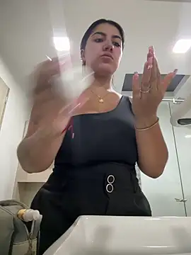 PaulinaDuarte online show from May 1, 2026, 11:26 am