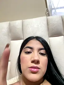 PaulinaDuarte online show from December 21, 2025, 11:23 am