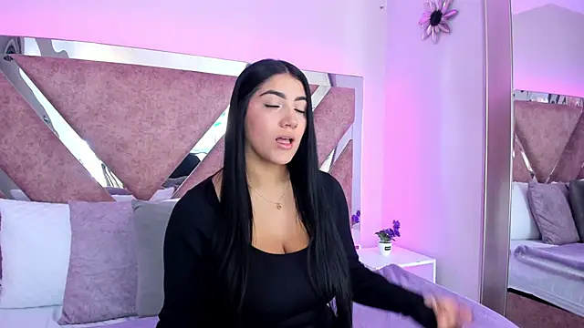 PaulinaDuarte online show from October 22, 2025, 12:37 pm