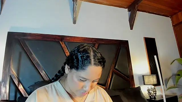 EmiliWilliams online show from May 5, 2026, 10:02 pm