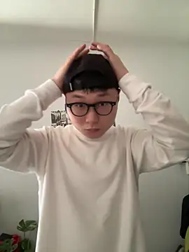 Snapshot of Eric246 chatting on February 9, 2026, 5:49 am Eric246 online show from February 9, 2026, 5:49 am