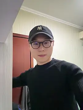 Snapshot of Eric246 chatting on February 24, 2026, 3:57 pm Eric246 online show from February 24, 2026, 3:57 pm