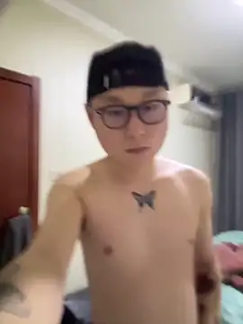 Snapshot of Eric246 chatting on March 6, 2026, 3:29 pm Eric246 online show from March 6, 2026, 3:29 pm