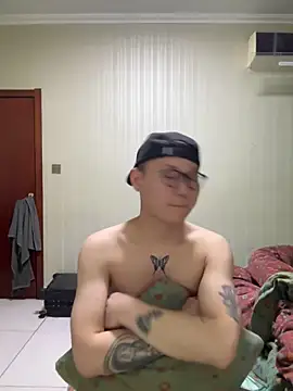 Snapshot of Eric246 chatting on March 7, 2026, 5:18 pm Eric246 online show from March 7, 2026, 5:18 pm