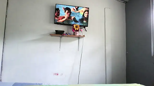 Snapshot of linzeysmith4 chatting on May 13, 2026, 7:32 pm linzeysmith4 online show from May 13, 2026, 7:32 pm