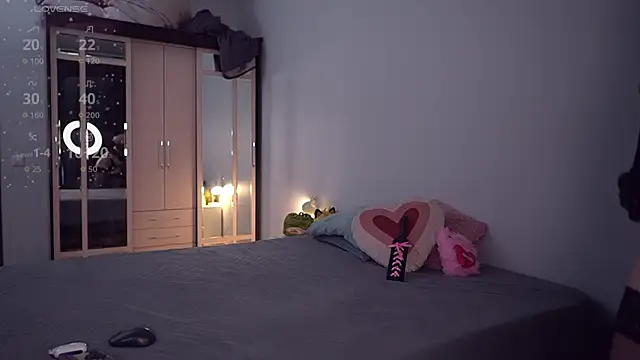 Snapshot of AliceHorngry chatting on June 19, 2026, 3:18 pm AliceHorngry online show from June 19, 2026, 3:18 pm