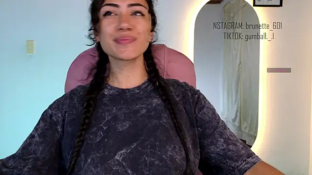 paula brunette online show from December 3, 2025, 4:46 am