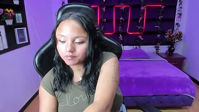 sweelanna   online show from February 26, 2025, 5:03 am