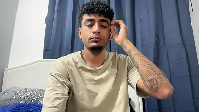 Snapshot of dominic_brandd23 chatting on October 23, 2025, 5:17 am dominic brandd23 online show from October 23, 2025, 5:17 am