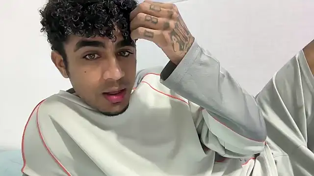 Snapshot of dominic_brandd23 chatting on November 22, 2025, 8:18 pm dominic brandd23 online show from November 22, 2025, 8:18 pm