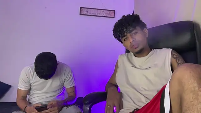 Snapshot of dominic_brandd23 chatting on February 6, 2026, 1:23 am dominic brandd23 online show from February 6, 2026, 1:23 am