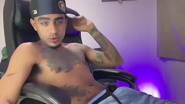 Snapshot of dominic_brandd23 chatting on February 14, 2026, 11:05 pm dominic brandd23 online show from February 14, 2026, 11:05 pm