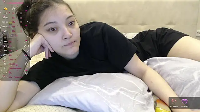 AlisaDevis online show from November 30, 2025, 1:34 pm