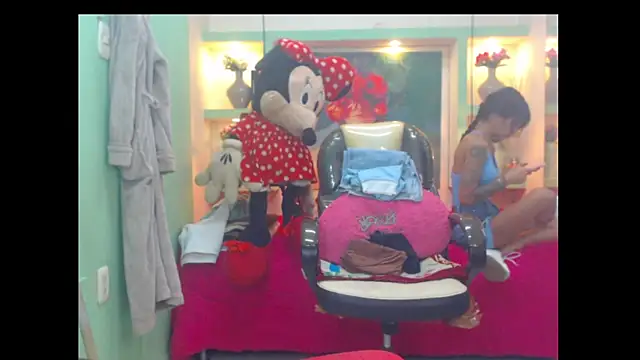 Snapshot of lorenapinto chatting on July 4, 2026, 2:21 pm lorenapinto online show from July 4, 2026, 2:21 pm