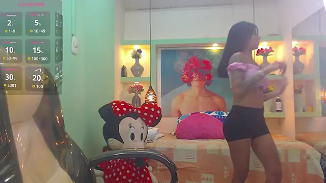 lorenapinto online show from May 7, 2026, 3:44 am
