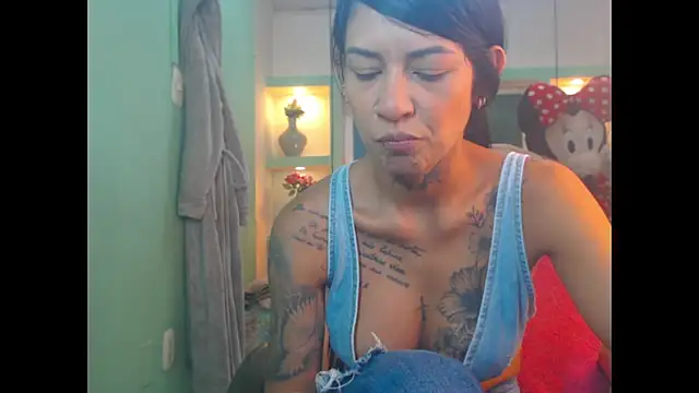 Snapshot of lorenapinto chatting on August 6, 2026, 1:44 am lorenapinto online show from August 6, 2026, 1:44 am