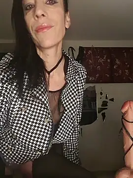freyamoret online show from May 3, 2026, 2:16 am