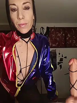 freyamoret online show from May 4, 2026, 2:15 am