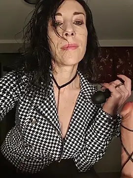 freyamoret online show from May 5, 2026, 1:52 am