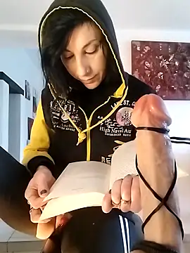Snapshot of freyamoret chatting on February 11, 2025, 3:08 pm freyamoret online show from February 11, 2025, 3:08 pm