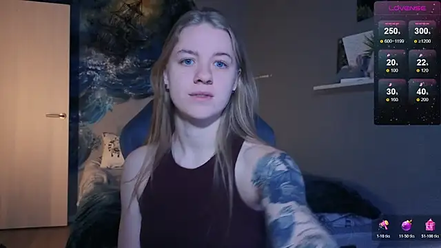 Snapshot of candy_maggie chatting on November 26, 2025, 1:33 pm candy maggie online show from November 26, 2025, 1:33 pm