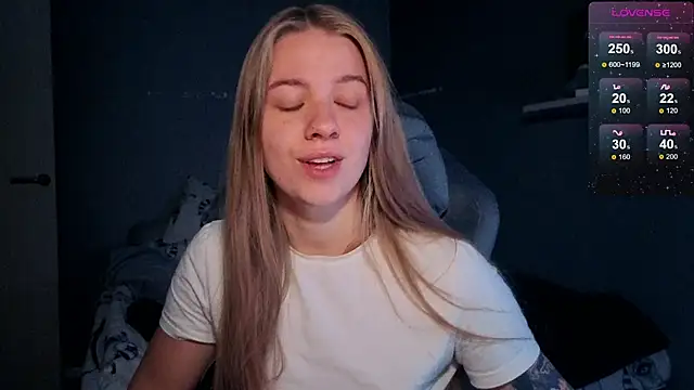 Snapshot of candy_maggie chatting on October 13, 2025, 5:47 pm candy maggie online show from October 13, 2025, 5:47 pm