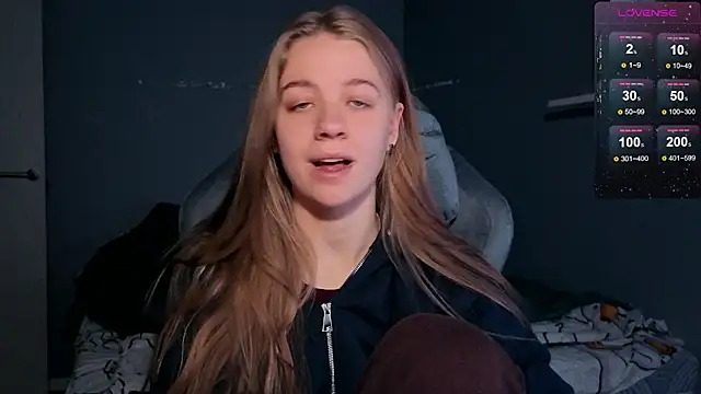 Snapshot of candy_maggie chatting on October 21, 2025, 2:27 pm candy maggie online show from October 21, 2025, 2:27 pm