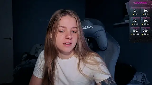 Snapshot of candy_maggie chatting on November 12, 2025, 4:00 pm candy maggie online show from November 12, 2025, 4:00 pm