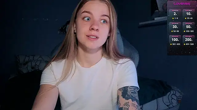 Snapshot of candy_maggie chatting on October 28, 2025, 6:18 pm candy maggie online show from October 28, 2025, 6:18 pm