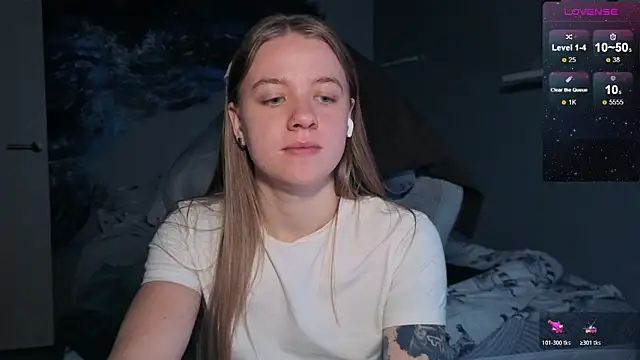 Snapshot of candy_maggie chatting on November 25, 2025, 5:57 pm candy maggie online show from November 25, 2025, 5:57 pm