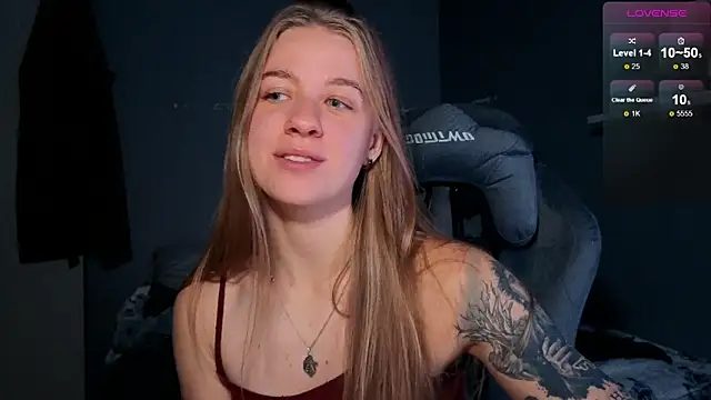 Snapshot of candy_maggie chatting on October 15, 2025, 9:12 pm candy maggie online show from October 15, 2025, 9:12 pm