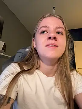 Snapshot of candy_maggie chatting on November 24, 2025, 5:46 pm candy maggie online show from November 24, 2025, 5:46 pm