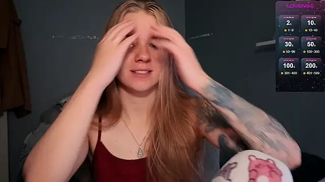 Snapshot of candy_maggie chatting on October 16, 2025, 9:28 am candy maggie online show from October 16, 2025, 9:28 am