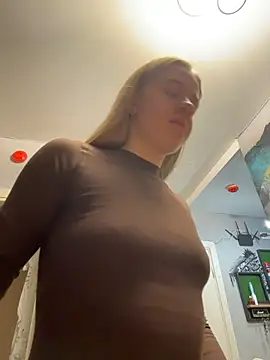 Snapshot of candy_maggie chatting on November 16, 2025, 7:40 pm candy maggie online show from November 16, 2025, 7:40 pm