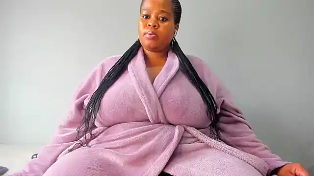 Snapshot of ThickLeeyanaX chatting on September 24, 2025, 10:00 am ThickLeeyanaX online show from September 24, 2025, 10:00 am