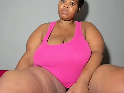 Snapshot of ThickLeeyanaX chatting on February 20, 2025, 2:29 am ThickLeeyanaX online show from February 20, 2025, 2:29 am