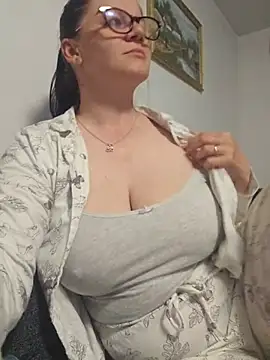 KristenVega online show from May 5, 2026, 7:28 pm