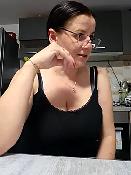 KristenVega online show from November 29, 2025, 6:08 pm