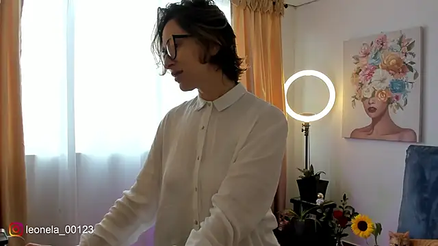 cuddlingbunny online show from February 2, 2026, 5:23 pm