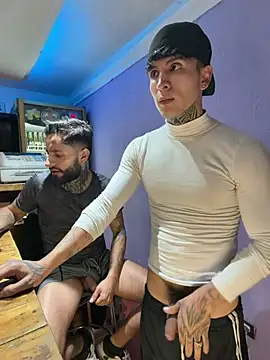  Tomy08calderon online show from May 28, 2026, 1:57 am