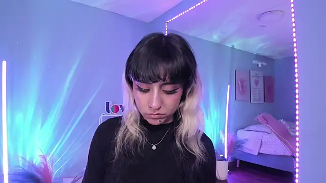 Snapshot of MaveParks_ chatting on October 17, 2025, 11:56 am MaveParks online show from October 17, 2025, 11:56 am