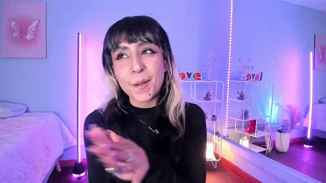 Snapshot of MaveParks_ chatting on October 23, 2025, 11:20 am MaveParks online show from October 23, 2025, 11:20 am