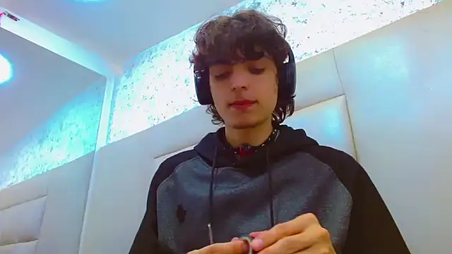 Sr BonnyEthan online show from February 17, 2026, 1:08 pm